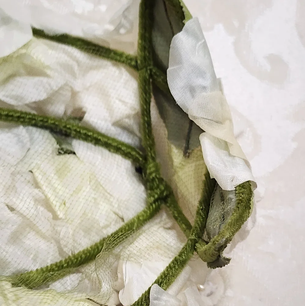 VINTAGE White Floral Hair Fascinator – Old Hollywood Glam Collectible Headpiece - Picture 2 of 9